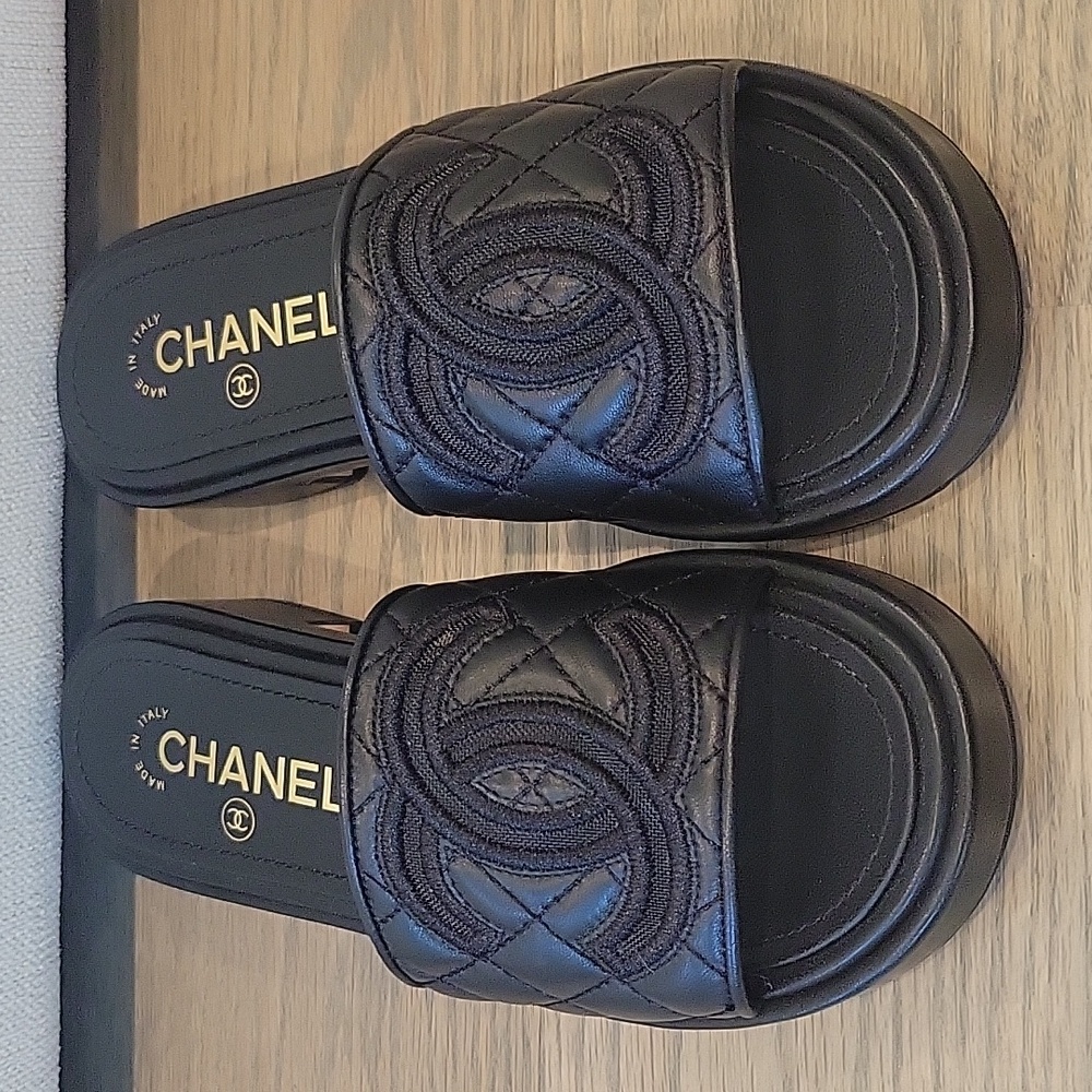 NWOT Chanel Black Slide Sandals with Embossed Logo